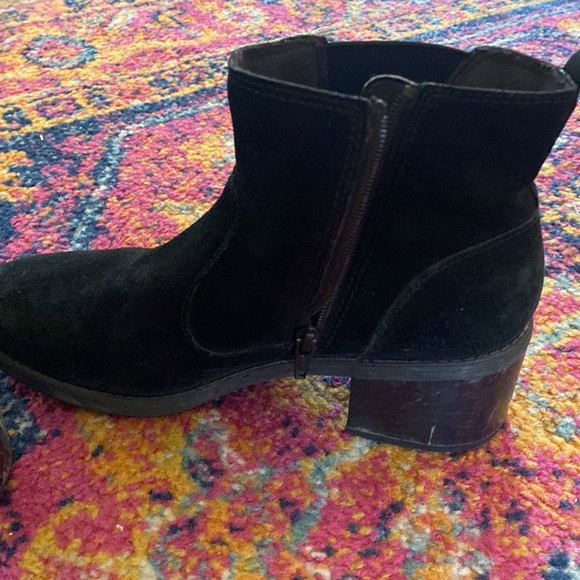 Black Booties Size 6.5 - Picture 2 of 2